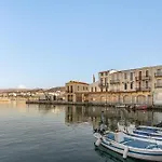 Dea Del Porto Signature فندق